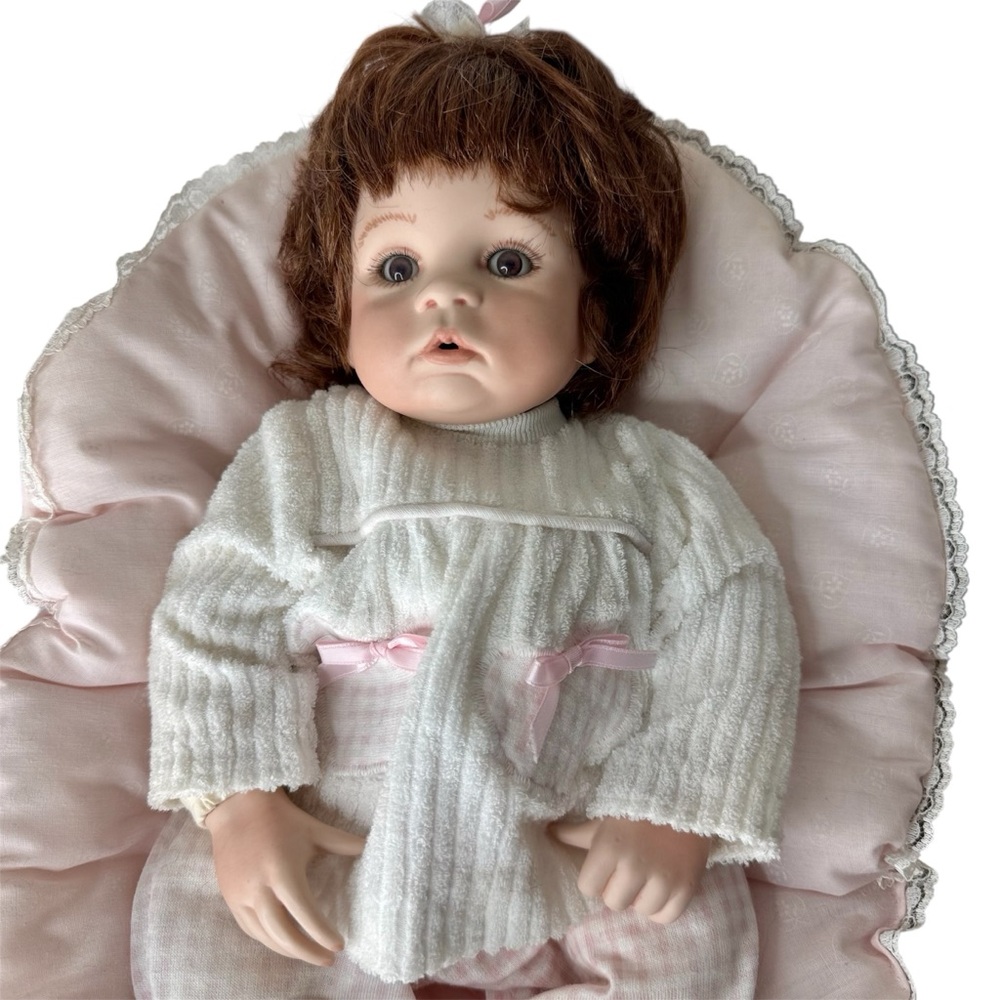 BOOTS TYNER Vintage Gumdrop Realistic Baby Doll Porcelain Brown Hair Bassinet